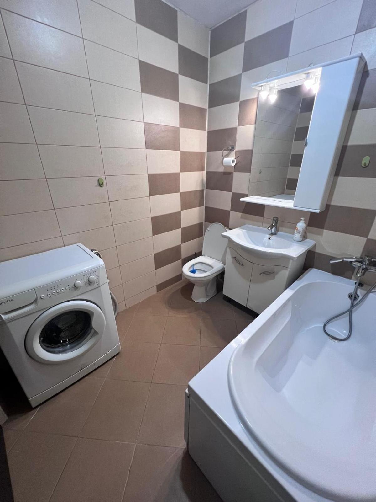 Chindia Apartament Targoviste Exterior foto
